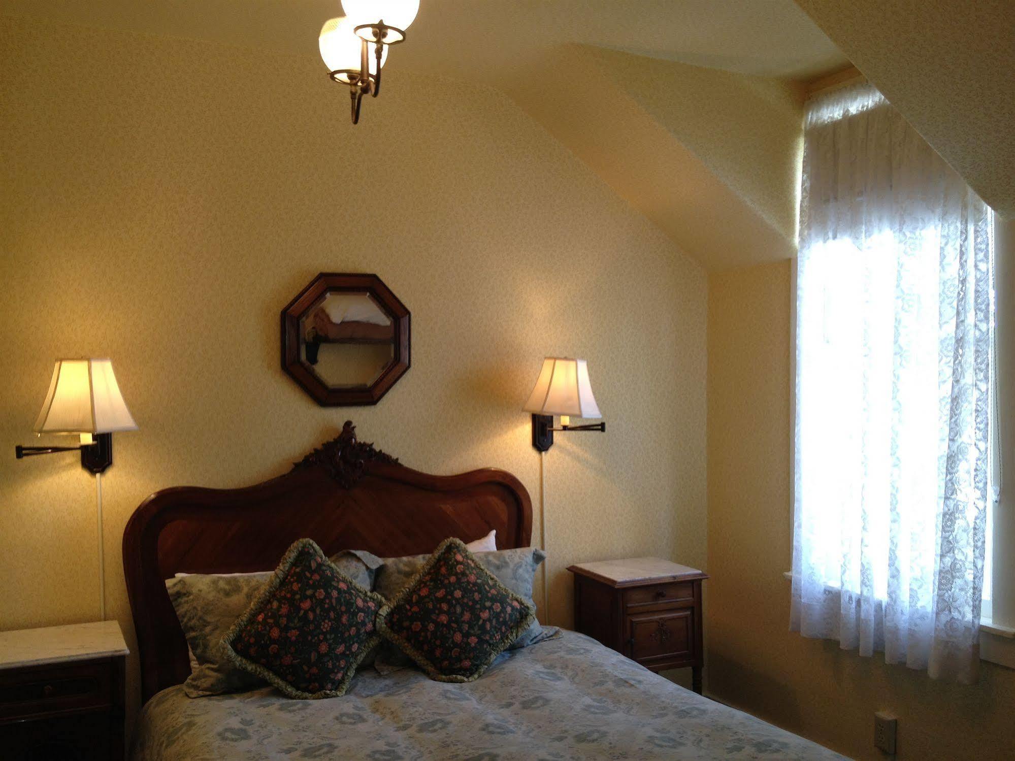 Gosby House Inn, A Four Sisters Inn 퍼시픽 그로브 외부 사진
