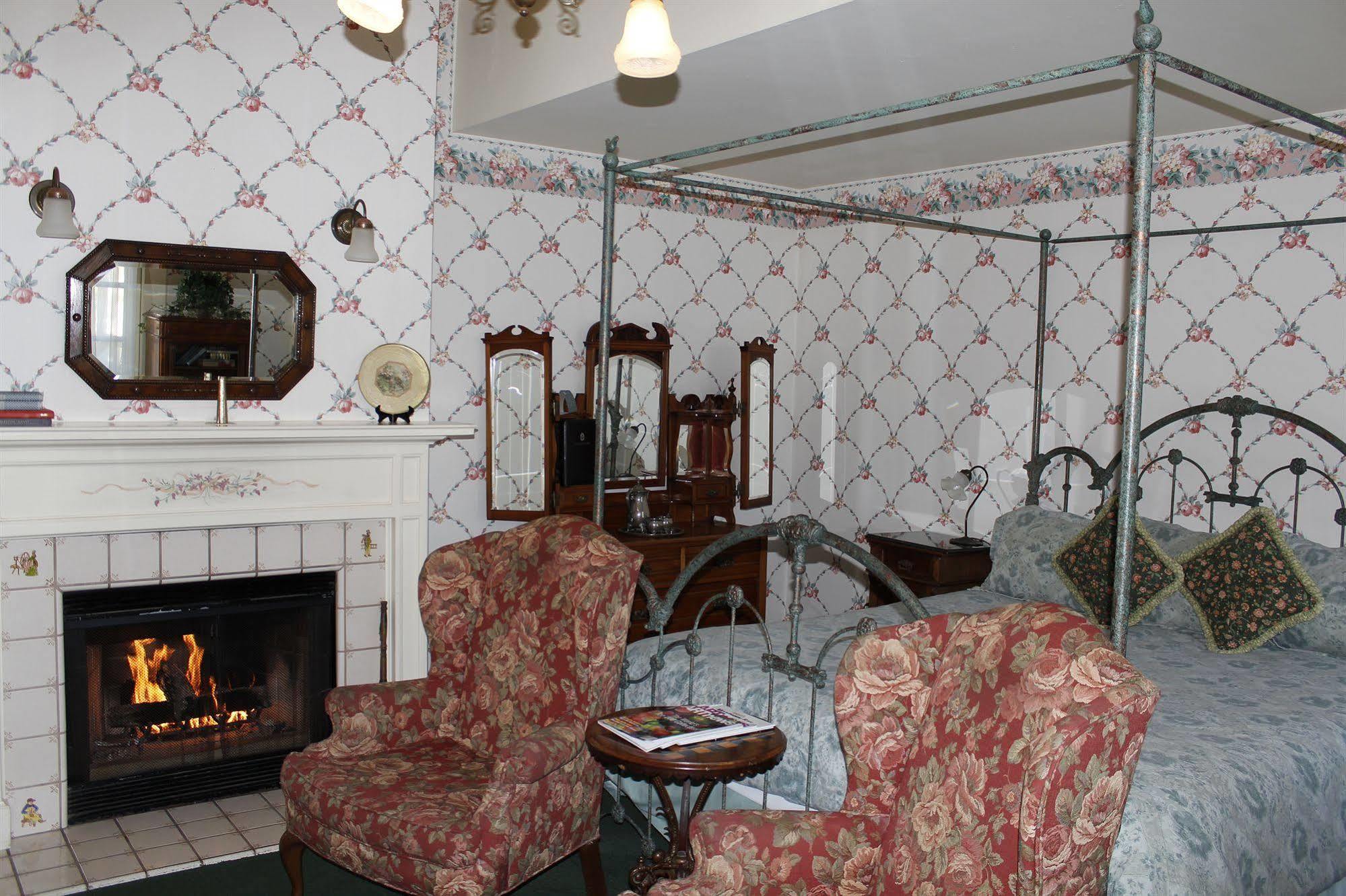 Gosby House Inn, A Four Sisters Inn 퍼시픽 그로브 외부 사진